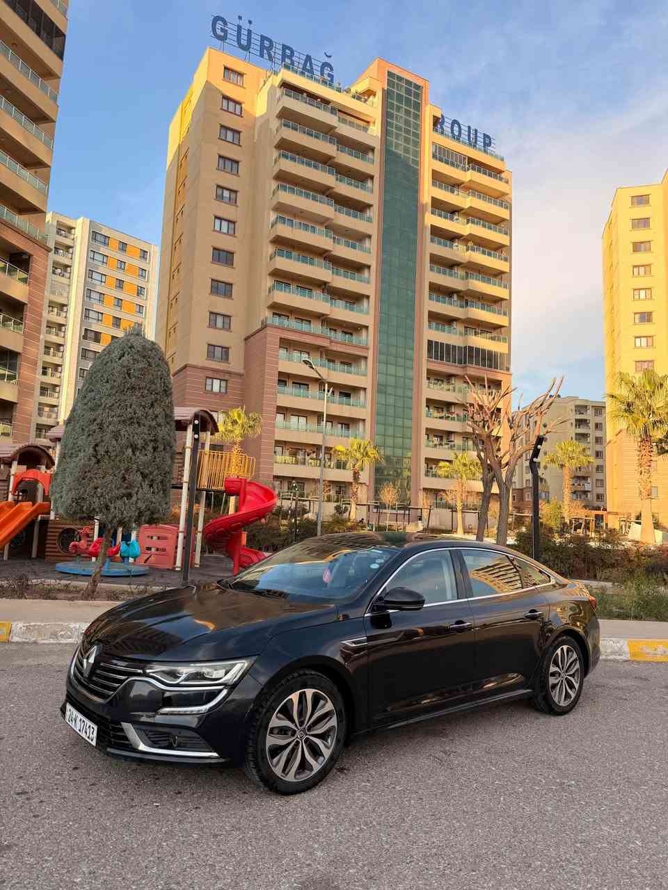 رينو تاليسمان 2018 
مكان سيارة دهوك
مواصفات السيارة فول 
- محرك 4 اسطوانات 16 turbo مرتبط ب ناقل حركة أوتوماتك 
-بصمة تشغيل وابواب ، فتحة سقف بنوراما
-شاشه لعرض الكيلو متر داتا شو - مقود كهربائي 
-هاندبريك كهربائي ، عداد الكتروني ديجيتال متغير
-اريل نفكيتر (GPS) ، اناره الداخليه للدشبول والابواب 5 الوان متغيره 
 - وسائد هوائية عدد 6 -نظام تحديد مسار الطريق  ، 
نظام auto hold نظام auto park -رادار جانبي 
 -مانع انزلاق المكابح - برنامج الثبات الاكتروني 
- تنبيه بصري للسرعة  - نظام تثبيت السرعة(كروز سرعه)
-نظام تحديد السرعة - نافذة خلفية مع خاصية ازالة الجليد 
-مصابيح اماميه زينون. -  مصابيح امامية  LED  
- تكييف اوتوماتيك امامي وخلفي  
- راديو ذو صوت ثلاثي الابعاد نظام توجيه معزز سستم سماعات BOSE
-  حساسات خلفية  واماميه وجانبيه
- قفل ابواب مركزي مع جهاز تحكم عن بعد للاقفال
-  نظام صوتيRadio+ MP3+ USB+ AUX+ Blueto
تفاصيل وتحكمات شاشة السياره
-شاشه حجم كبير -تحكم ب اناره الداخليه 
-تحكم ب تكييف السياره -تحكم ب اناره الداخليه لدشبول وابواب السياره -تحكم بسرعات تدليك المقاعد لاماميه
-تحكم ب وضعيات القياده  تفاصيل مقاعد السياره
 -مقاعد جلد ب  -مقاعد تدليك مساج 
-تحكم المقاعد كهرباء-تدفئه تكييف مقاعد اماميه
-تدفئه مقاعد خلفيه
 السيارة بدون صبغ 
للتواصل : 
***********
‪***********‬ سميل, دهوك
