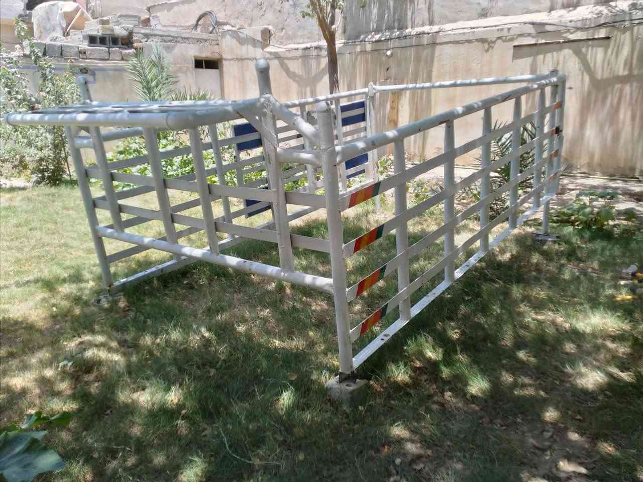 سلام عليكم  محجر نثية بوري العنوان بغداد الشعلة 
الدوانم شارع المسارة بيت حجي خليل ***********
السعر ٥٠٠ الف وبي مجال كلش بسيط حك الجية بس
