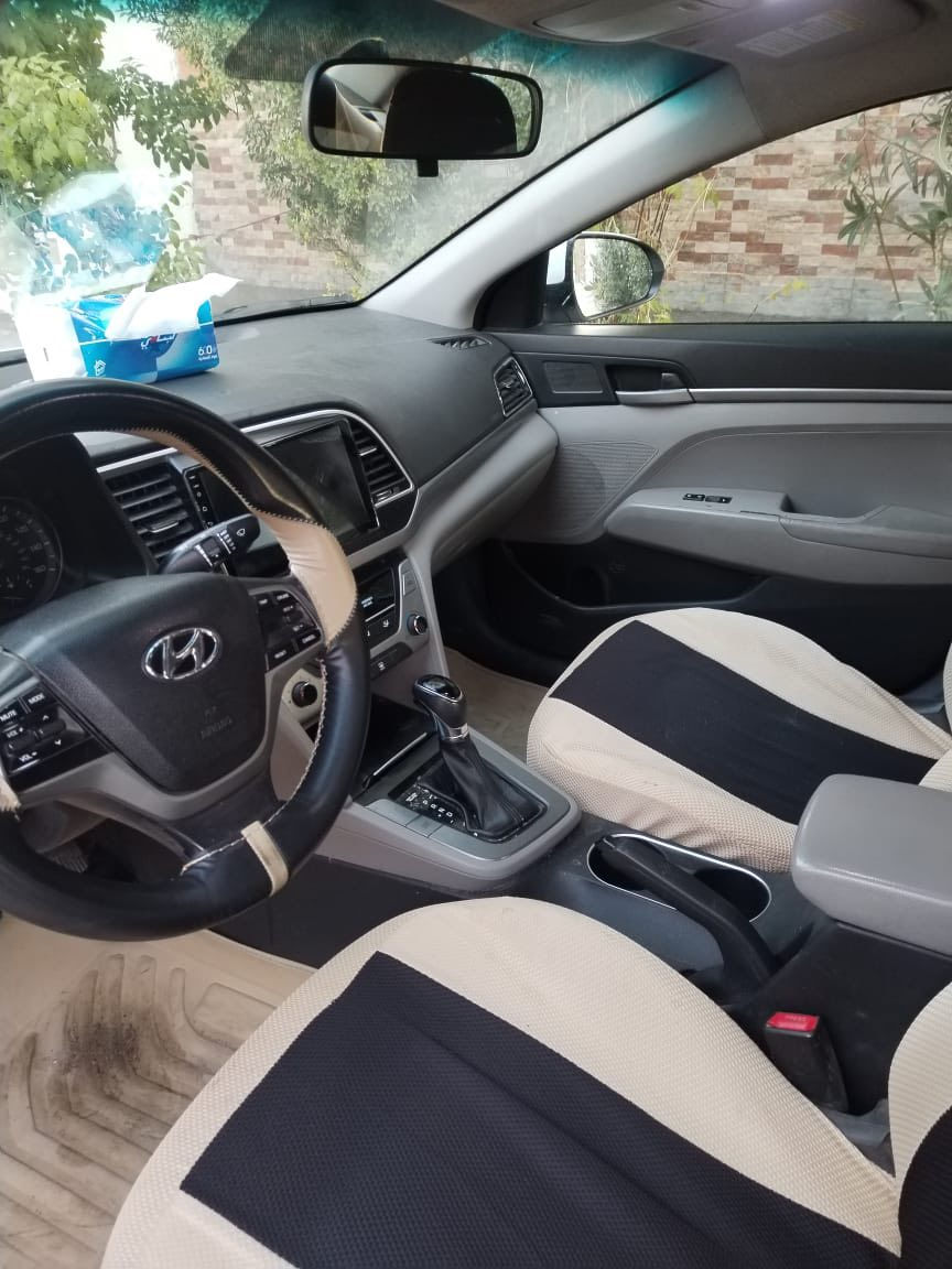 السلام عليكم الانتره موديل 2017  محرك ٢٠٠٠دوش ماشيه ١٤٠تخم تاير جديد حادثها جاملغ وبنيد  مكان السياره بغداد لسيديه السعر ١١٨ وبيها مجال التواصل على هذا الرقم ***********
