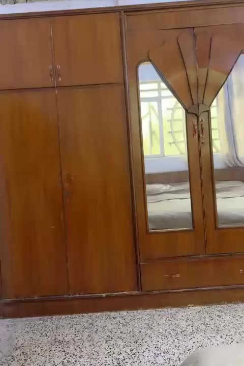 سلام عليكم عندي هاي الغرفه للبيع خشب صاج كولش قويه بس الكنتور بيه ملاحضه بسيطه تجي وتشوف وتقتنع وتاخذ السعر 450 الف وبيه مجال بسيط للطيبين العنوان حي جهاد ديوان اصيل رقم الهاتف يوجد اتصال و واتساب
***********
