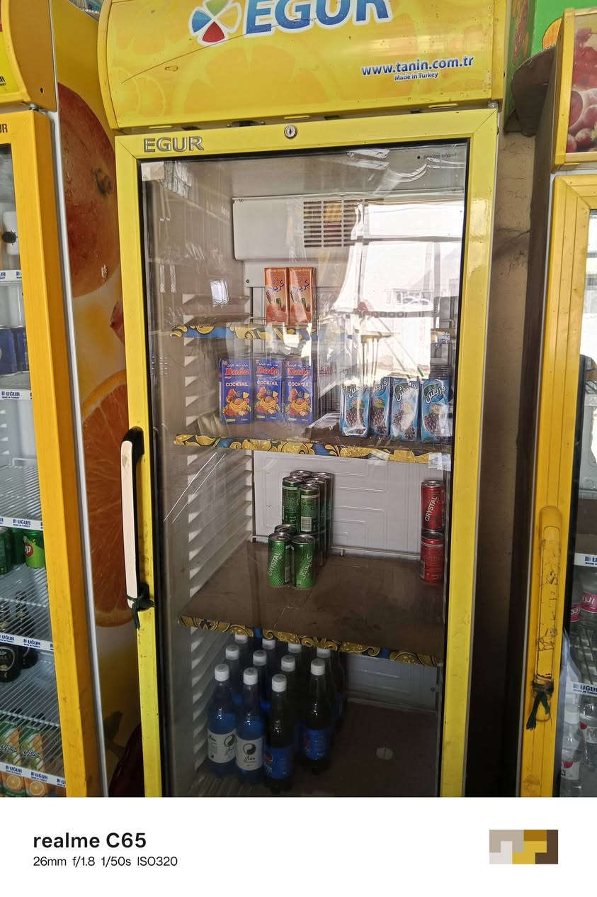 سلام عليكم للبيع عارضه تبريد خير من الله سعر 350،000وبيه مجال عنوان محاويل ناحية الامام  ***********
