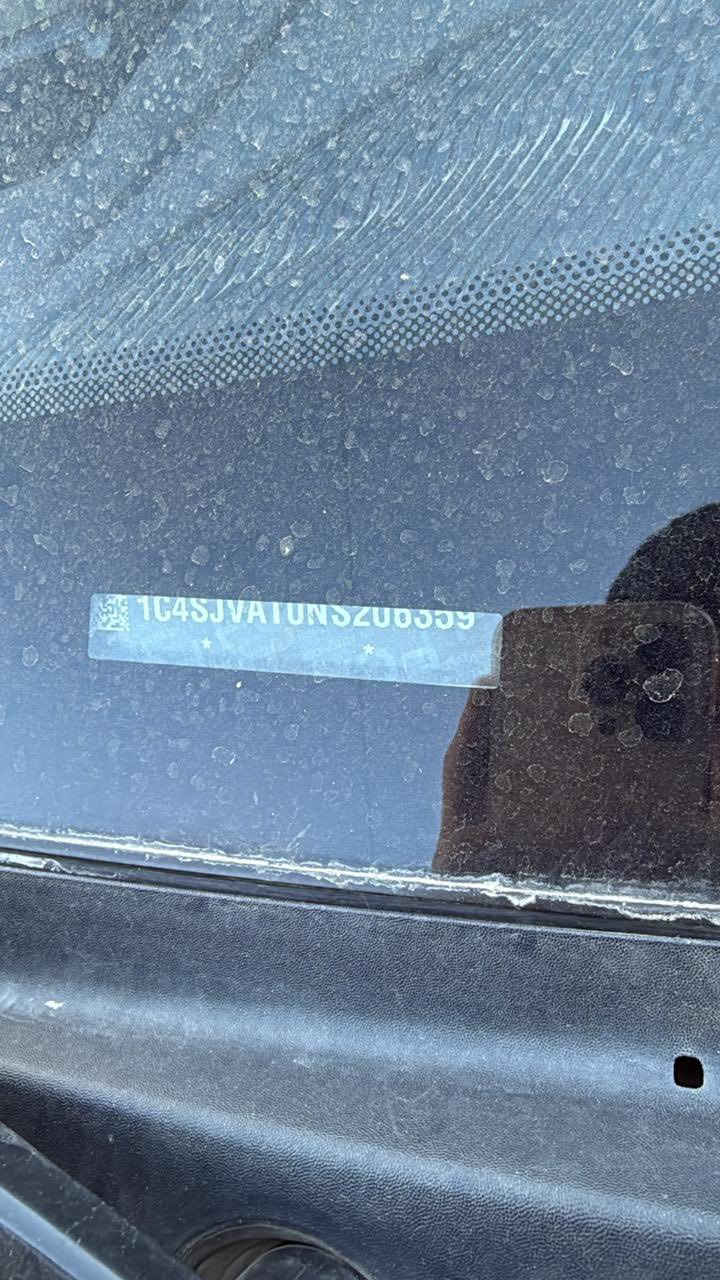 السلام عليكم
موديل 2022 
سعر 30000$ بدون رقم 
***********
