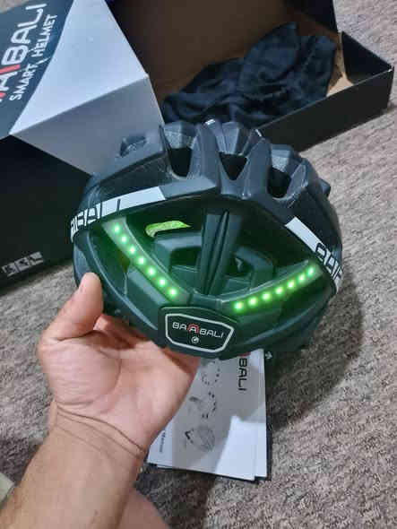 السلام عليكم
خوذه دراجات هوائيه 
تلبس قياس L/M
لون اسود طافي 
بگ لايت وشاير 
تحكم عن بعد 
شحن تايبسي
جديد غير مستخدم 
السعر 20 الف  فقط
البصره مقابيل سجن حمدان 
***********
