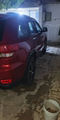 جراند شيروكي لاريدو • ٢٠١١ • بدون ايرباك