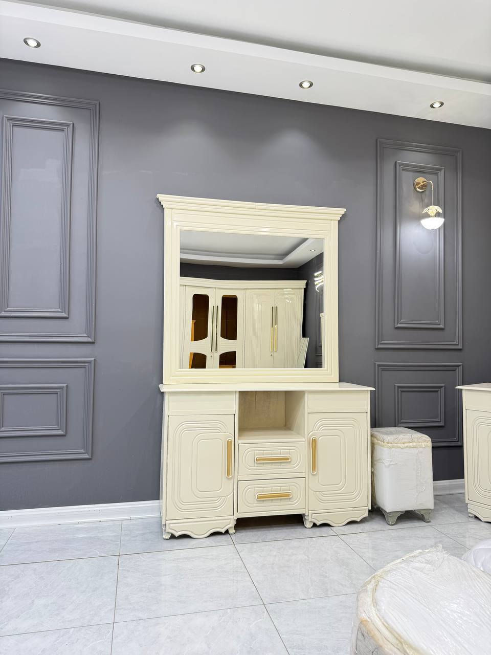 السعر // مليون و100  فقط 😍

🔅تفاصيل الغرفة المرمري  ....

 خارج ٤ملم ام دي اف 🔺
وداخل معاكس  ٣ملم 
صبغ حراري  درجة اولى 

عدد القطع  ٧ قطع 😍
🔺1 //جرباية  قياس  ١٦٠ × ٢٠٠ 
🔺//ميز جانبي ايسر قياس ٥٠
🔺2// وميز  جانبي  قياس ٥٠
🔺3// زاوية ارتفاع مترين عرض ٨٠
🔺4// وميز بلازمه  
🔺5//وميز مراية ارتفاع مترين عرض ١٢٠
🔺6// وكنتور ٦ باب  ارتفاع مترين و١٥ طول ٣ متر و١٥

القطعه الثامنة حسب الطلب شازلون
سعرها ٥٠ الف ❤️

(توصيل مجاني مركز بغداد )
التوصيل يشمل الشد مجاني 🔥
(اطراف ٥٠)
باقي المحافضات حسب البعد
شازلون سعرها ٥٠ الف
شازلون مخزن ٧٥ الف


**إذا كنت صاحب هذا الإعلان وتريد حذفه لأي سبب، رجاءا أرسل رسالة إلى الدعم الفني**