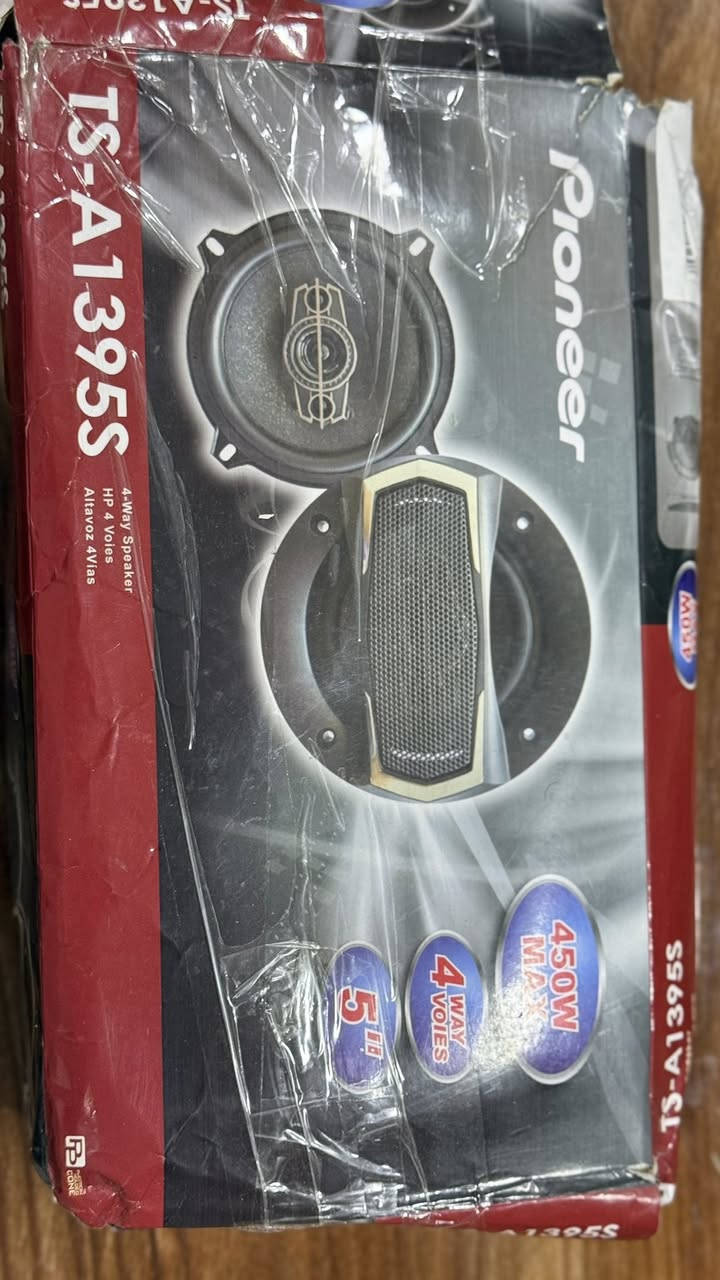 رجاءً رجاءً لحد ينزل وياي هية

كل قطعه وسعرها 
***********
