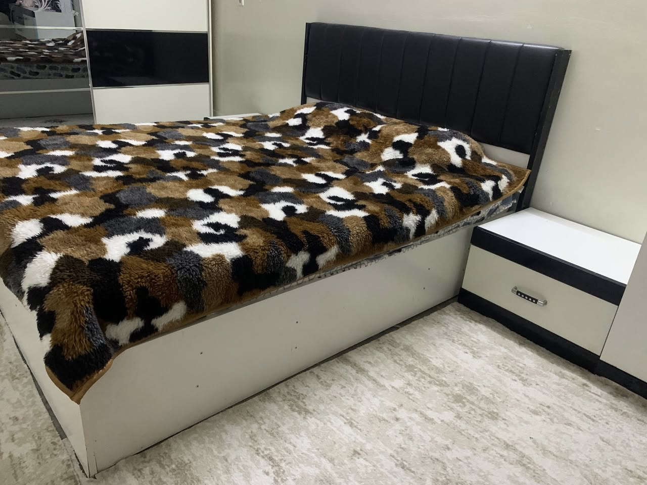 ئەم تاخمە بۆ فرۆشتن نرخی ١٨٠ هەزارە 
شوێن :چەمچەماڵ ***********
