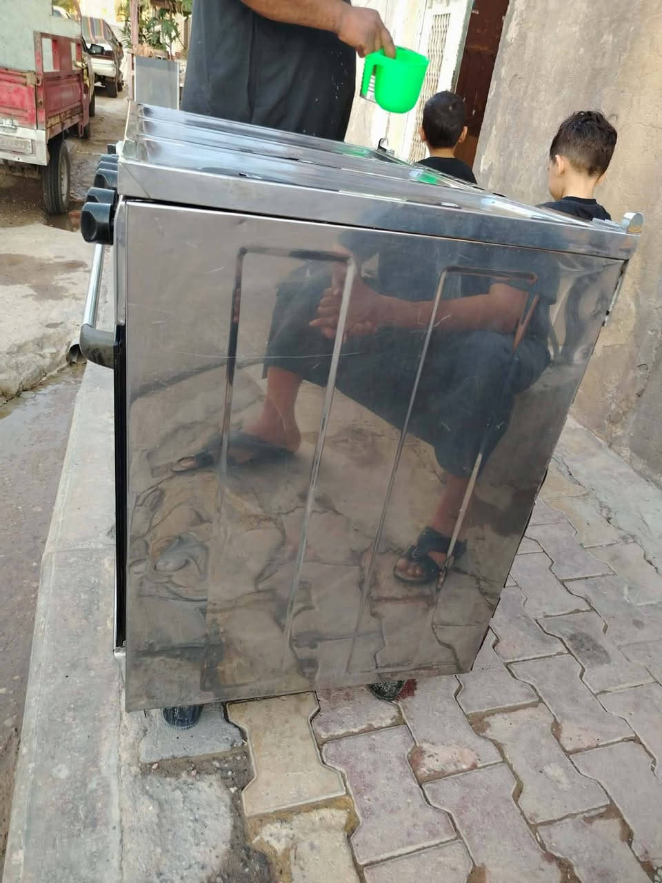 سلام عليكم طباخ فريش مصري جاهز العيون شغالات الفران شغالات خو جديد سعر 200 عنوان الماجدية هاتف ***********
