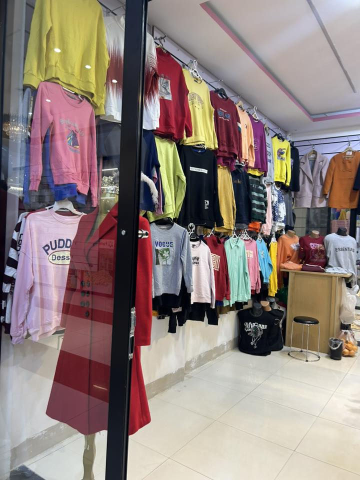 ئەم دووکانە بە کامل ئەشیاوە بۆ فرۆشتن کێ خوازیارە پەیوەندی بکات بە ***********
