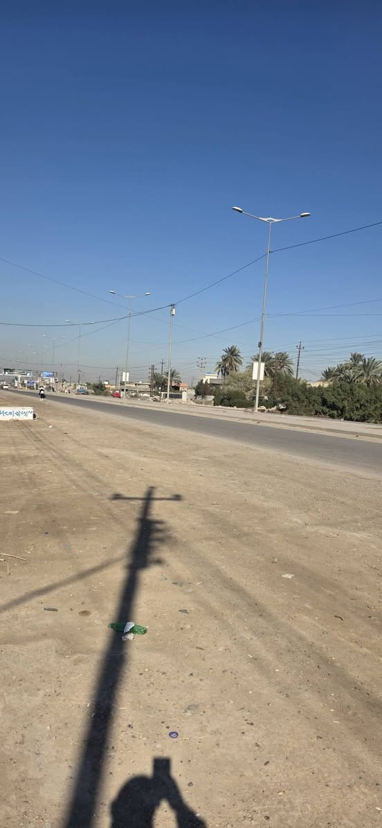 الواجهة 100م 

صنف الأرض ملك صرف صناعي سند مستقل 

واجهة شارع العام  المدائن منطقة الجعارة 

للستفسار اتصل ***********
