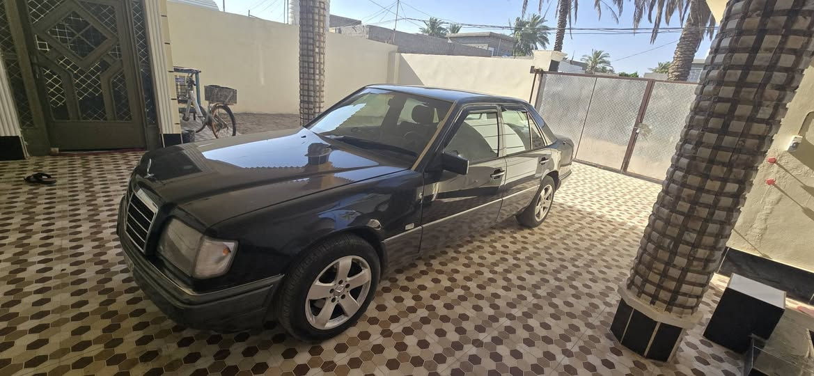 للبيع مرسيدس w124 دب 300
موديل 1990
تدفئة تتبريد شغال
رقم بغداد انكليزي 
تحكم كشنات كهربائية
قفل سنتر لك ريمونت
السعر 68 وبيه مجال
المكان ديالى ناحية الوجيهية
***********
