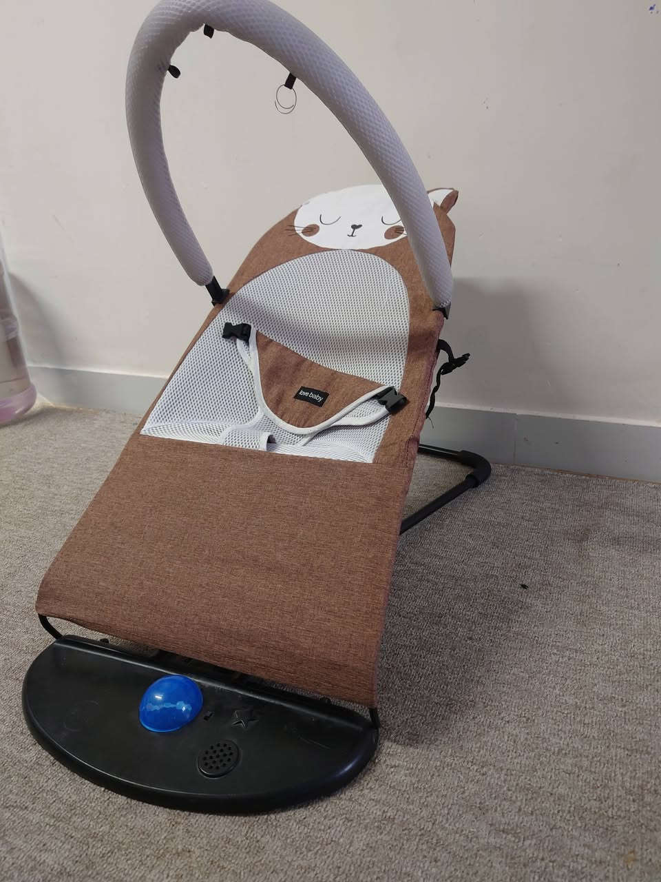 حجلة ب25 نظيفة 
هزاز طفل ب10
واتساب 
***********
