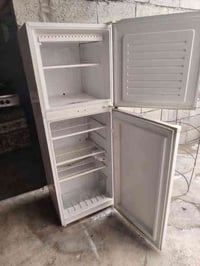 ثلاجه للبيع شرط الشغل السعر 120 وبها مجال التانكي شرط لازرف ولا لحين ا...