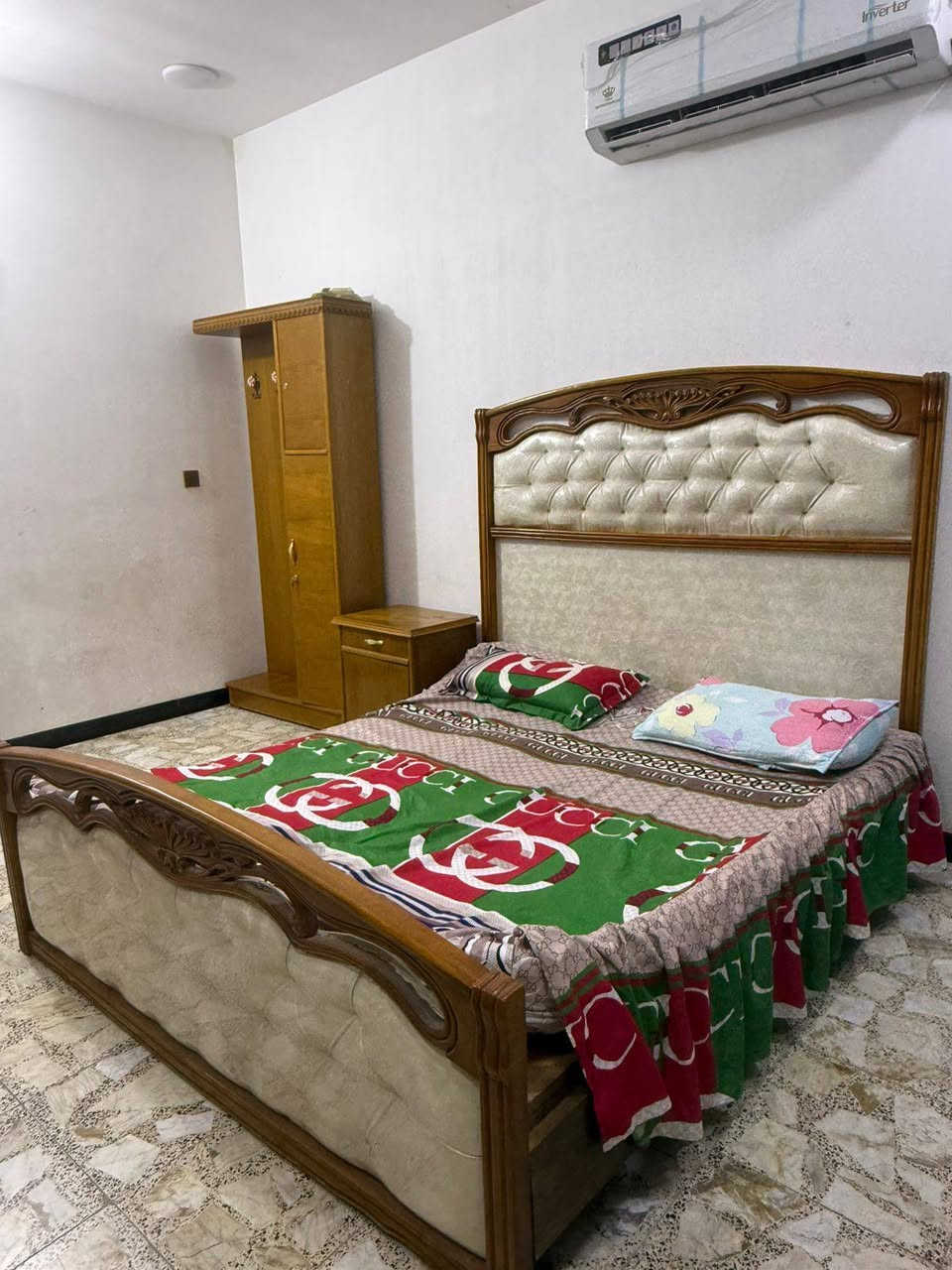 غرفه اخشاب كامله ثقيلة و نضيفه اريدها 450 الف وبيها مجال بسيط ل استفسار على الرقم +964 775 037 9266


**إذا كنت صاحب هذا الإعلان وتريد حذفه لأي سبب، رجاءا أرسل رسالة إلى الدعم الفني**