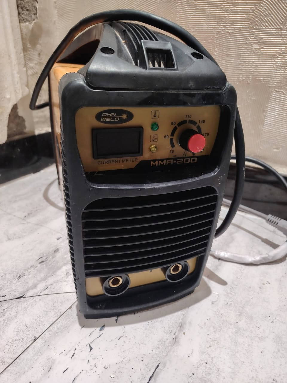 مكينة لحيم شركة الدهان 200 أمبير استخدام قليل ثلاث كارتات سنكل فيز للبيع السعر 150 الف العنوان بغداد الجديد وتسابب
***********
