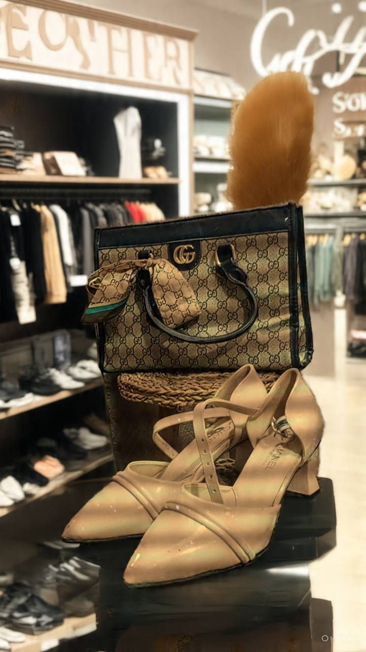 سيت جنطه وحذاء ...
بضاعه جيده ،،اسعار ممتازة 
السعر 25000 الف بسسسس 👍📢🥰🥰🥰🥰
للتواصل واتساب ***********
او الاتصال
