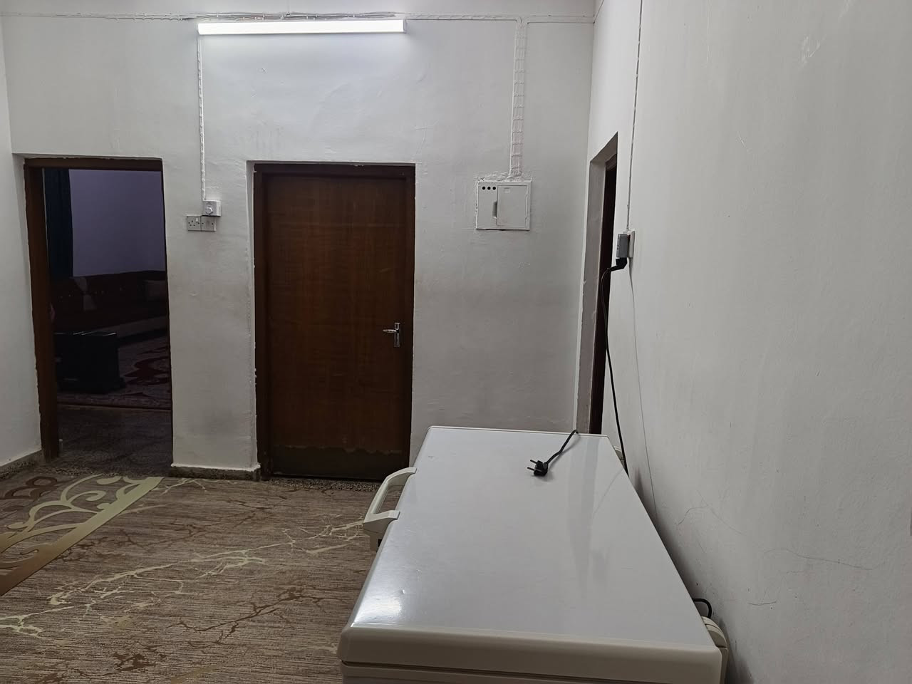 سلام عليكم دار للبيع في الجمعيه الثانيه قرب جامع الصادق ع
المساحه 340 متر خمس غرف موقع مميز رقم ***********
