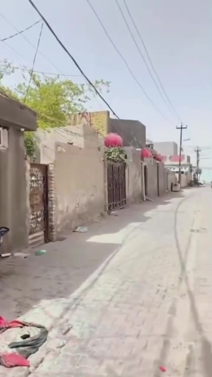بيت للبيع طابقين قرب الكراج الموحد قريب على الشارع العام يتكون من ٣ غرف وبراني وصاله عدد ٢ للاستفسار الاتصال على الرقم ***********
