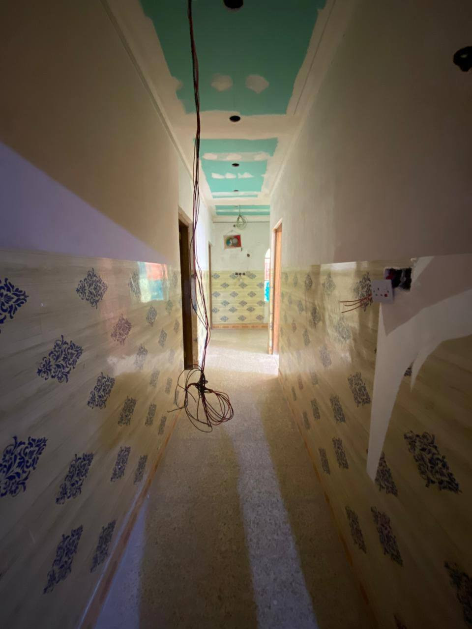 شقة حديثه للايجار
طابق اول لمنزل سكني
العنوان /الجبيله شارع تايم سكوير قرب معهد الفنون الجميله للبنات على الشارع
تتكون الشقه من
2/غرفة منام
مساحة الغرفه 4في5
 صاله/ مساحتها 3في 4
مطبخ مساحته/3في4
 مع مجمع صحيات
مع توفر  سخان وماء وكهرباء 
درج خارجي معزول تماما
مع فسحه للوقوف السيارة
سعر الايجار  ٦٠٠ 
للاستفسار الاتصال على الرقم 
***********
*********** البصرة, العراق
