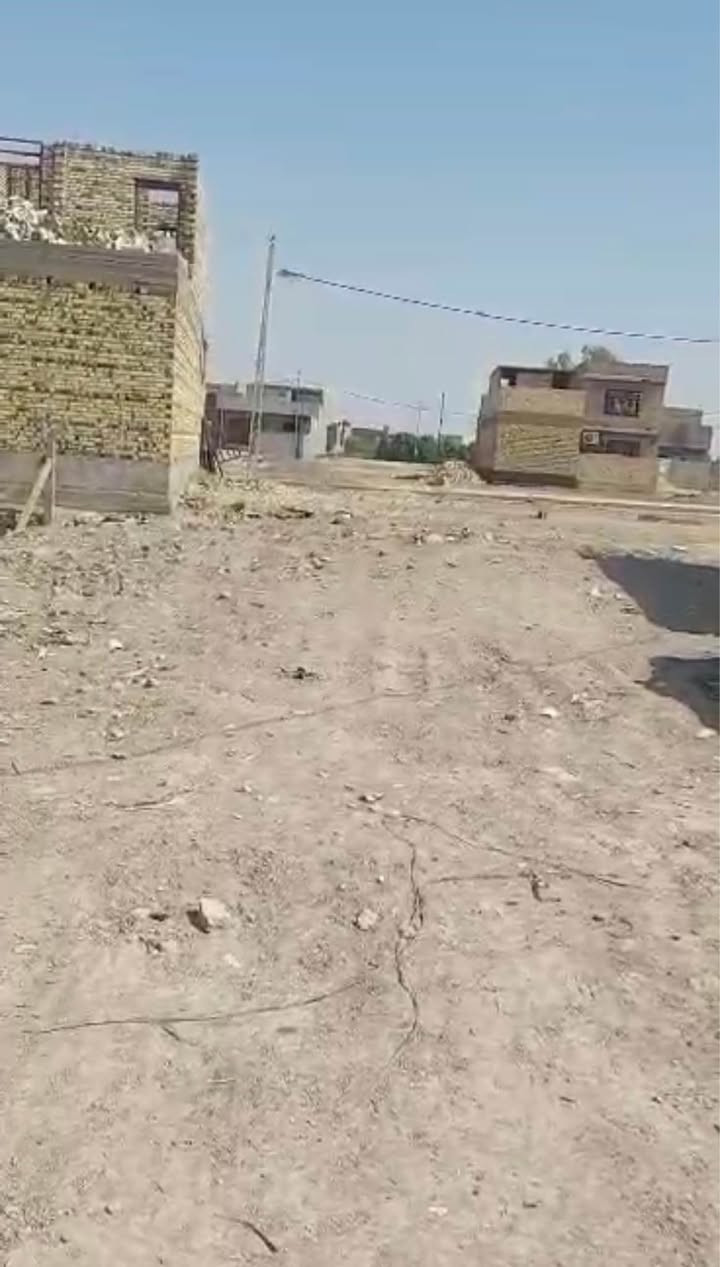 قطعة أرض للبيع مساحه ٦٧٠متر
 طابو زراعي سند٢٥ واجه ٣١متر ونص نزال ٢١متر
 داخل حي سكني خدمات كامله ماء اسأله كهرباء ظفيرة مدارس عنوان حله وردية سيف سعد شارع المشجر مقابل حي ابو طالب قرب الملعب
 للإستفسار اكثر مراسله صفحه او الاتصال على الرقم الهاتف
***********
*********** حلة, بابل
