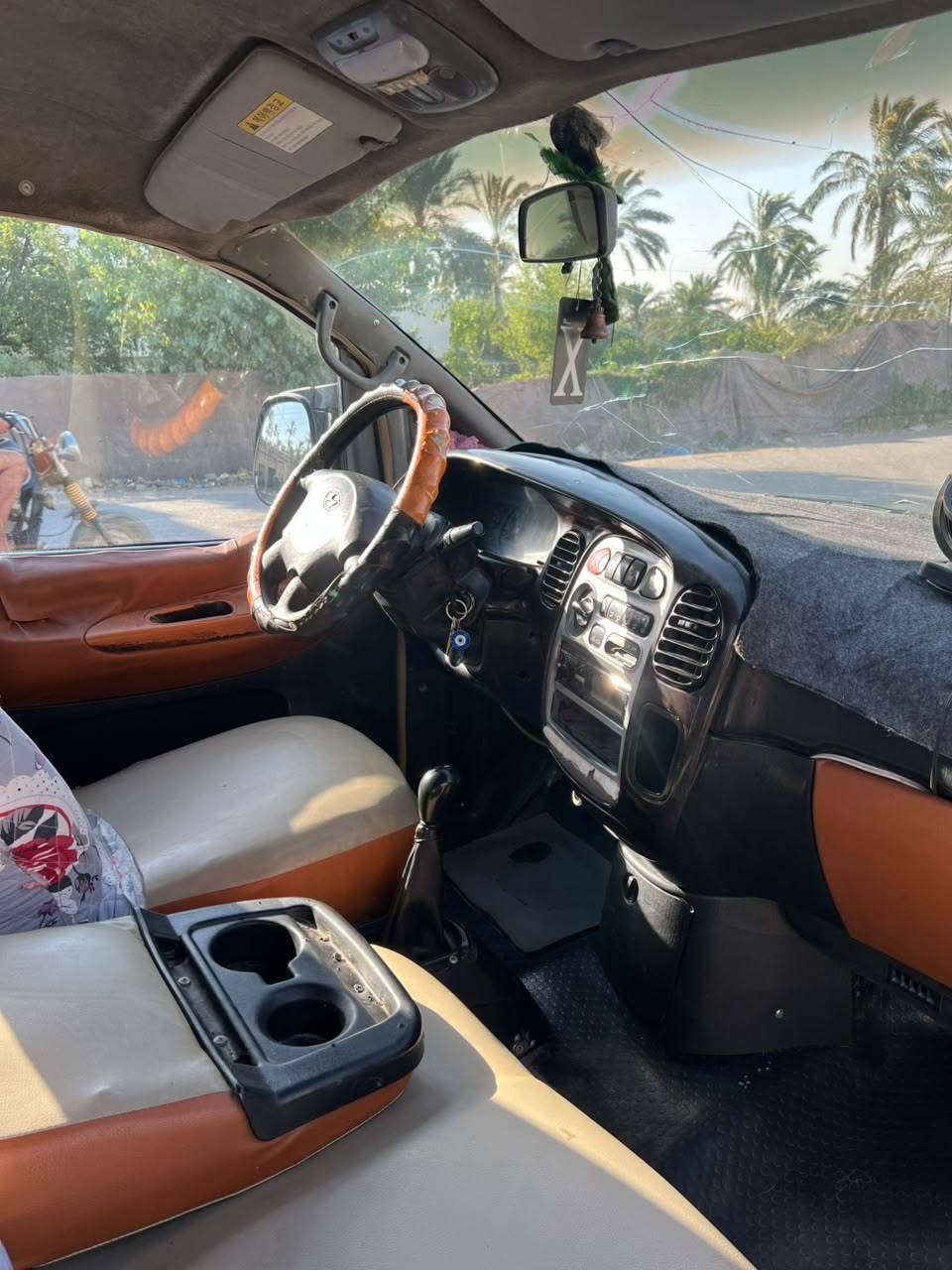 سلام عليكم ستاركس مديل 2000 بتره 8 راكب رقم بغداد خصوصي انكليزي سنوية للـ 28  مشروع وطني شرط التحويل ثاني. يوم  لاتبخير ولا تنقيص كهربائيات كلها شغالة تخم تاير قبل اسبوع شادهن باتري جديد تبريد قطعتين شغال معوز غاز فقط دوشمه جديدة مكان السيارة واسط قضاء العزيزية سعر 65وبيها مجال ***********.      /***********
