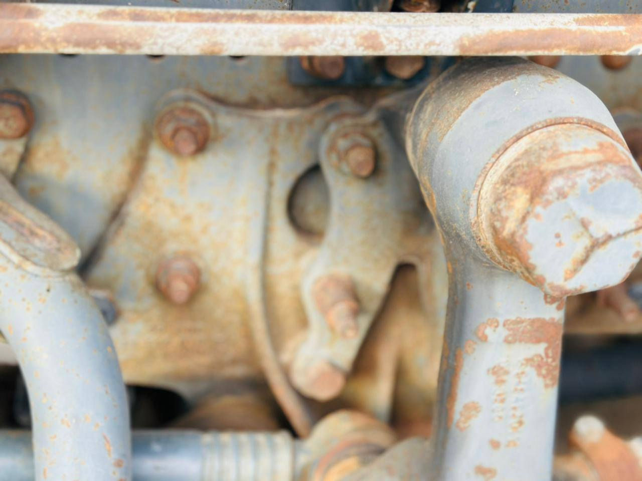 سلام عليكم لبيع اكتروز عكرب  ماكينه 44 شاصي 41 كير 240 مجموعه جيأف تخم تاير جاهز للعمل رقم قادسيه موديل 2002 اصل بسمي مداور ثاني يوم سنويه لل 27 
رقم الاهاتف 
***********/ ***********
***********
