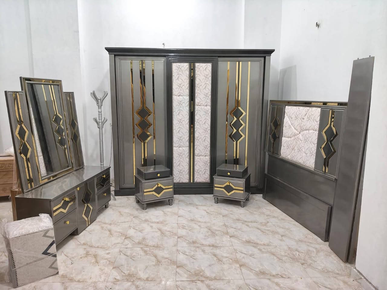 💥جاهززززز علي التحميل فوري 🛻
اوضه نوم جرار كسر زيرو  👌 خشب كونتر 👍 
📌 مكونة من دولاب 3دولاف جرار 2-كمدينو تسريحه سرير 🤩
📢 مقاس الدولاب 250 سم مقاس السرير 150سم السعر مفاجأة 
وكرسي و شمعه هديه 🎁 
😍 الله يبارك لصاحب النصيب يبخت الي هياخده 🔥🔥
اسعار ع قد الايد 👌
أشتري 🛒( أونـلاين سـهل - سريـع - وأمـان) 🚛
التسليم الاوردر امام منزل البيت والدفع بعد التسليم


**إذا كنت صاحب هذا الإعلان وتريد حذفه لأي سبب، رجاءا أرسل رسالة إلى الدعم الفني**