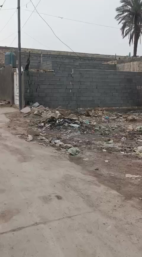 قطعه للبيع الوجه 8 امتار و 35 والنزال 15 الوجه تبليط ومن ناكل بالظهر مالتها قطعه شارع ترابي السعر 12 مليون موجود عل واتساب ***********  او ماسنجر
