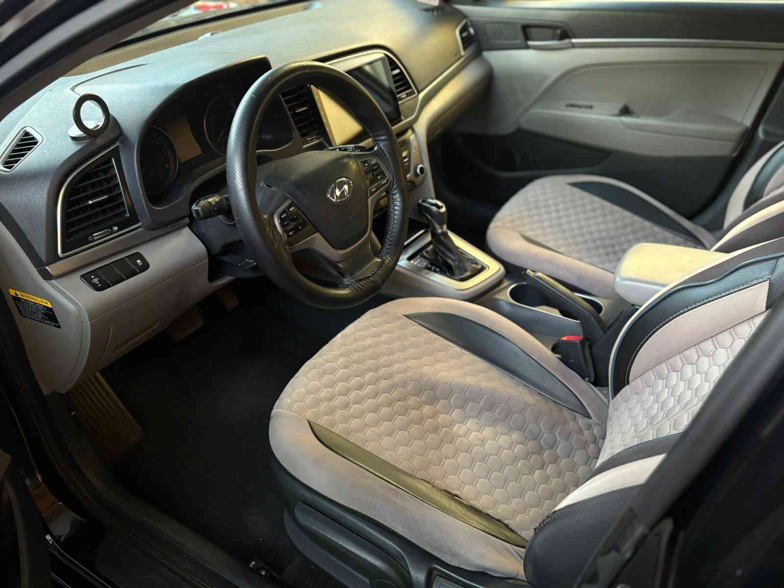 السلام عليكم
‏النترا 2017
‏بسمي تحويل او وكاله حاضر
‏حادثها جاملغ وبنيد فقط بدون دواخل
‏بدون ايرباك فقط الدركه
‏السياره كلش نضيفه مستوردها ع ايدي
‏كير  ✌ مكفول
‏مكينه مكفولة
‏تبريد منضومةة جديده ثلجج
‏كهربائيات كله سليمه مملعوب بيها ولا شعرايه
‏منضومه بانزين كامله جديده 
‏نوزلات جدد
‏فيتبم جديد
‏بلكات جدد
‏دسكات جدد
‏ كبات ٤ بلاديه
‏مدوشمه، بلنواب تعبان عليها
‏ارضيه مدوشمه جلد
‏بيها شاشه شادها ب٢٥٠ الف تدعم الكار بلي والاندرويد اوتو
‏سستم سماعات جدد بزز
‏تخم تاير جديد
‏صدر امامي خلفي جديد
‏منضومه زينون بيها
‏  نجي ع مواصفات نص فول
‏شاشه كامره تحكم سيتيرن
‏وبقيه معروفات
‏السياره كلش تعبان عليها
‏خيررر من الله السياره ع ايد وحده من جبته لليوم
‏ماشيه ١١٨ 
‏شكد ما احجيلك ع سياره تعبان عليها يعني تعبان عليها حيل
‏هسه نجي ع نقص نقصها فقطط اذان بدلتهن بس تجاري يومين ٣ ورجعت مو زينه ٦٠ بلميه٧٠ 
‏فقط اي نقص مابيه
‏مكاني بغداد المواصلات شارع الضغط بياع
‏
‏*********** بي وتساب بغداد
