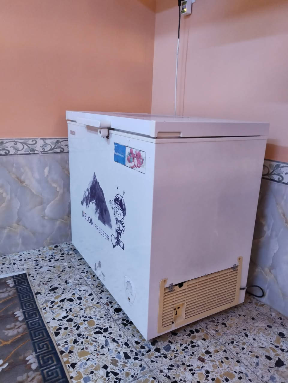 سلام عليكم
مجمده مستخدمه أي عطل مابيه والنظافه أحسن من الصوره 
ناصرية/حي الشهداء 
السعر/200وبيه مجال 
مكلف بالنشر الإستفسار على الرقم/***********
