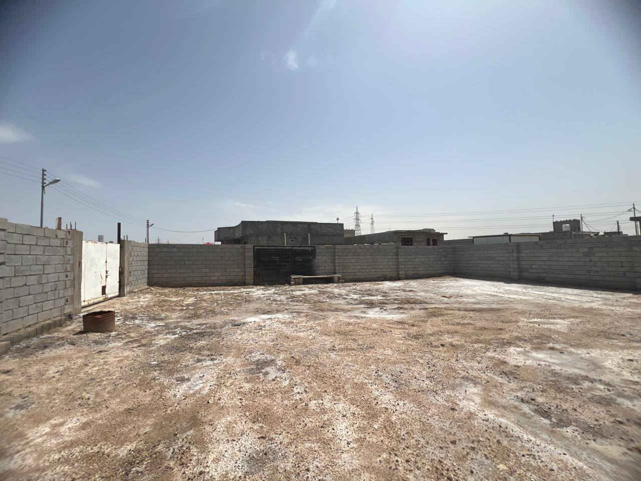 قطعة ارض مسيجه 200 متر في قضاء الدير حي الصدرين يتوفر ماء و كهرباء بقربها للبيع الشراي يتصل على الرقم ***********
