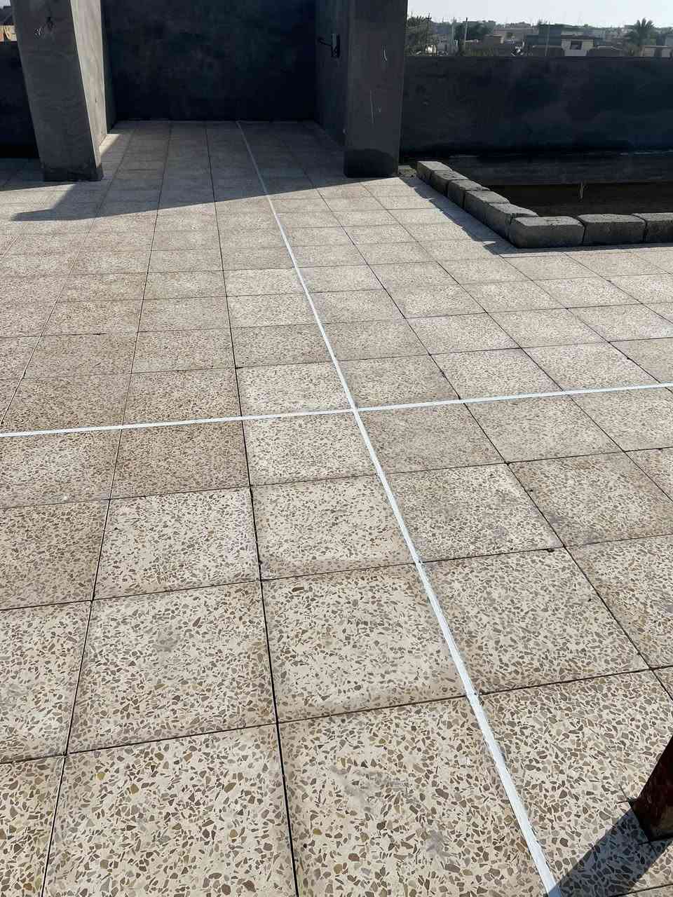 عبارة عن معجون (صوصج )  بولييوريثان غير قابلة للانزلاق لتعبئة الفواصل العمودية و الافقية . 

تستعمل في خزانات المياه , احواض السباحة ,تعبئة الفراغات حول الابواب و الشبابيك تستخدم على الخشب و الحديد و السيراميك و الكونكريت .
تمتاز بقدرة لصق قوية ومقاومة كيميائية و حرارية عالية . ذات قدرة على تحمل التغيير في درجات الحرارة حيث تعمل من -40 و حتى 80 
متوفرة بخمس الوان (ابيض , اسود, جوزي ,بيجي , )
صناعة يونانية 

العنوان /صلاح الدين/تكريت /القادسيه شارع الكراج 
هـ/***********  ***********
