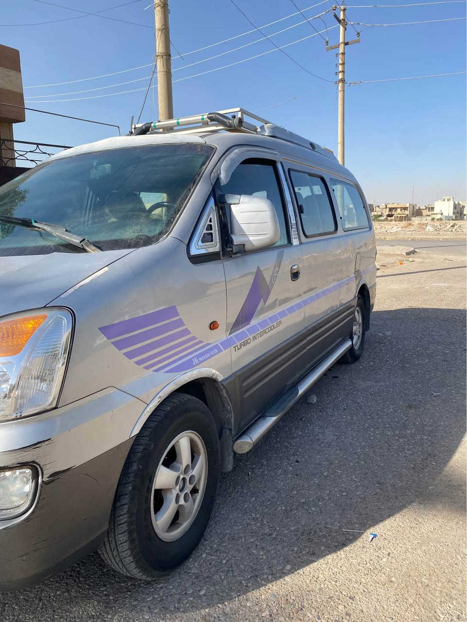 هيونداي استار اكس 2007 بدون صبغ 11 راكب گير عادي  جاهز من كل النواحي شرط تحويل السعر 108و بيها مجال 
العنوان كركوك (***********)
