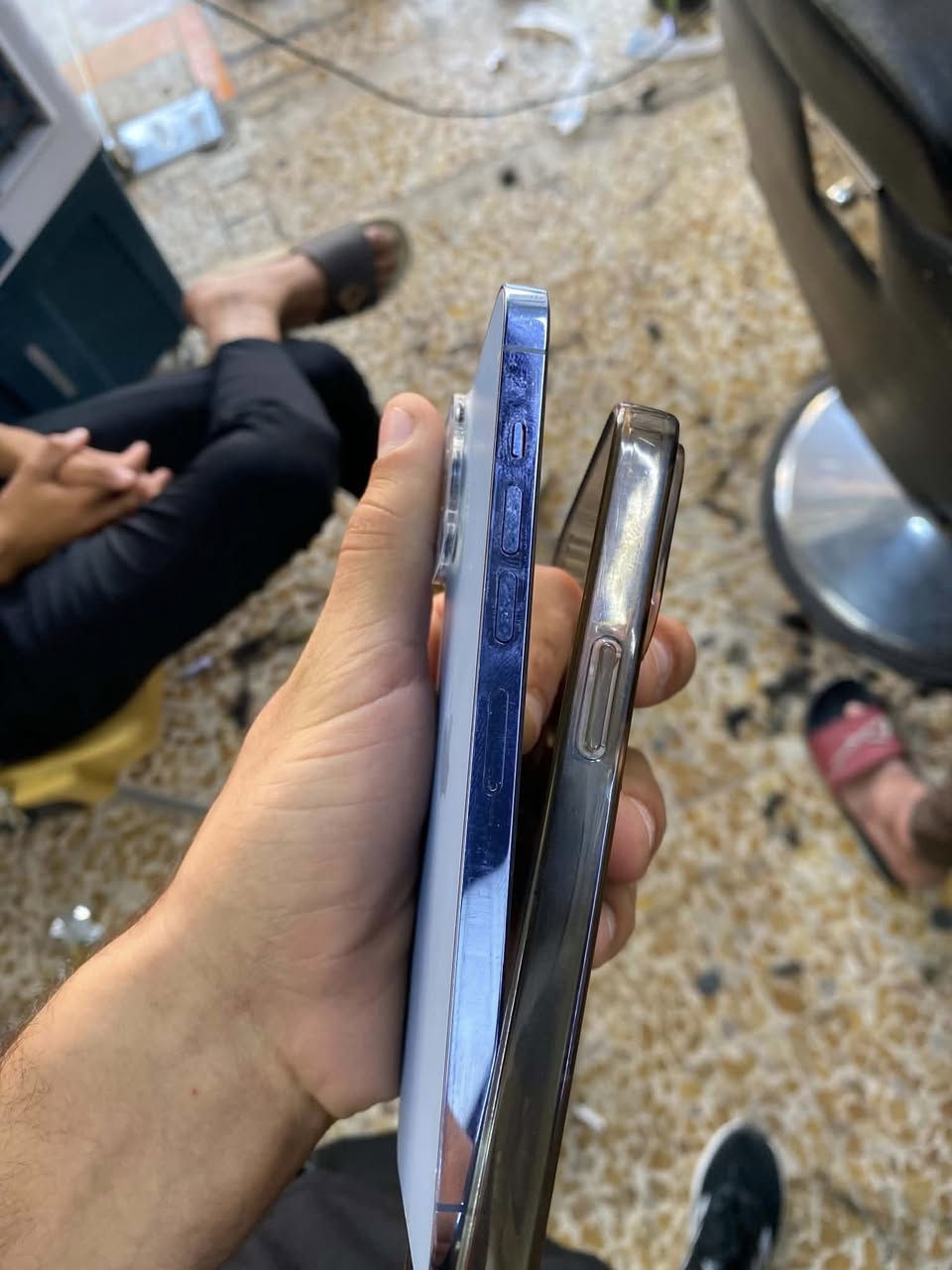 ازرب بل سوك زراب 😂😂🤷🏽

آيفون 13proMix 
لون موضح كدامي عين 
ذاكره 256
تك سيم
بطاريه 89اصليه شرط 
نضافه 98% 
شاشا مبدله وضع شركه شرط اصليه gxبدلتها بيدي فيس ايدي شغال ثلث خيارات شاشا 560وبيه مجال ماعجبك سعر لاتعلق 
متواجد فيس واتساب ***********

