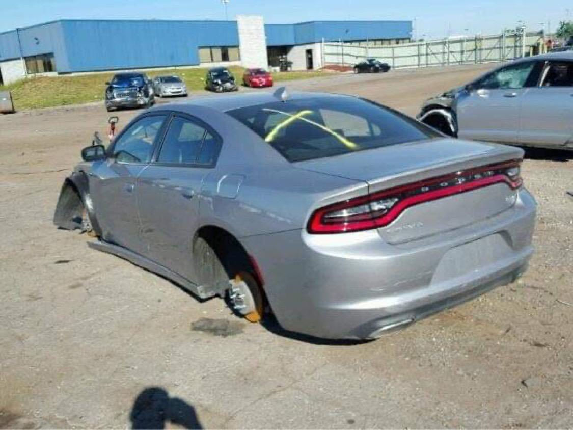 السلام عليكم
جارجر SXT موديل 2016  حادث سرقه بدون صبغ  قطع اصليه سعر 178 او بيه مجال  رقم بغداد مكان السياره  بغداد حي  الجهاد  تحويل مباشر  
استفسار 📞 
☎️ ***********
