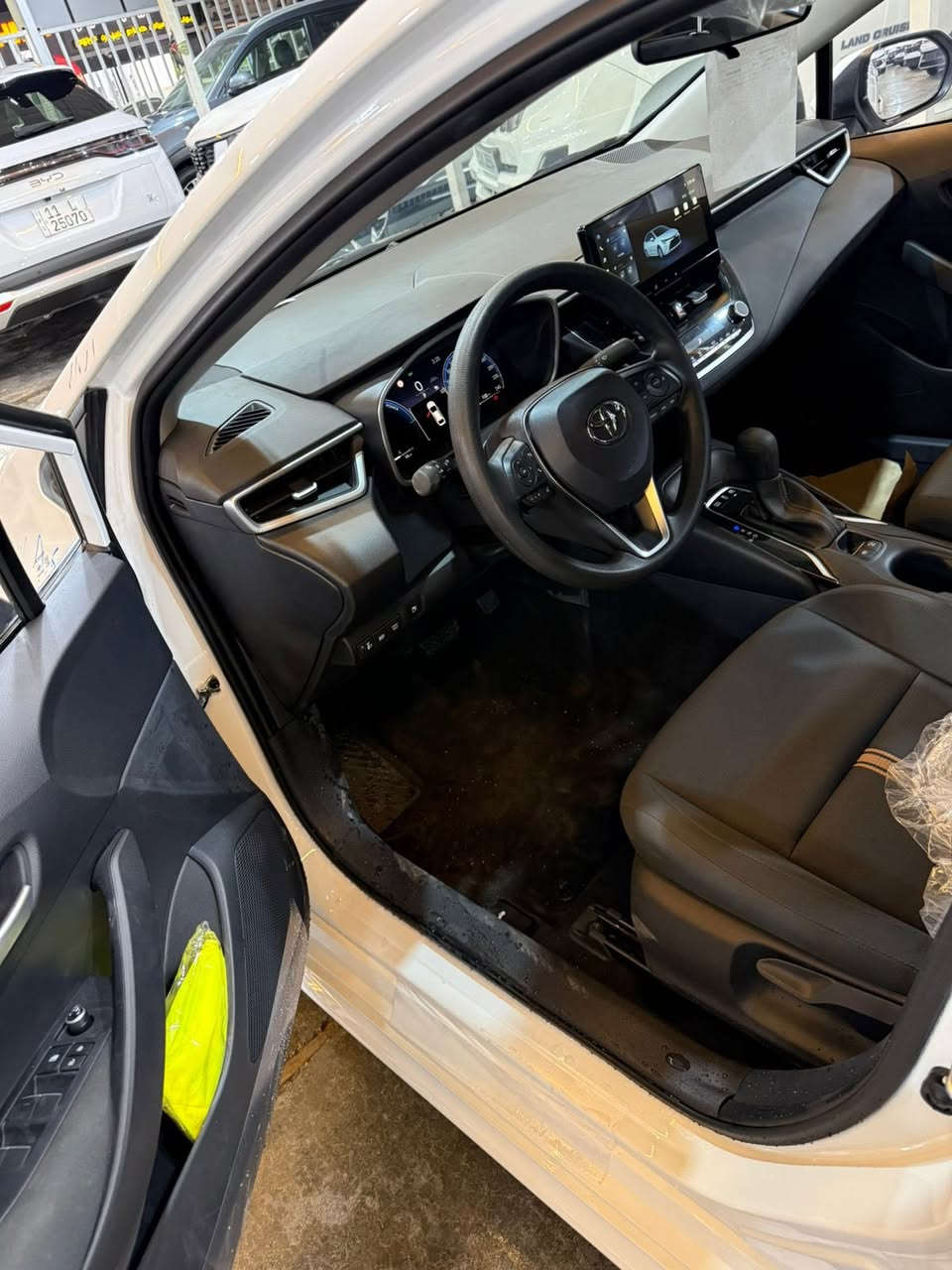 ‼️توفر من جديد‼️
🌷كورولا ليفين شكل الامريكي 2025🌷

♦️فتحة
♦️بصمة 
♦️ارضيات وملحقات كاملة
♦️اضواء LED
♦️رادار+تحديد مسار

💵السعر:: 23,200,000 دينار

📍العنوان:بغداد الكريعات شارع الوقف السني معرض الفرقان لتجارة السيارات

☎️للحجز والاستفسار:
***********
***********
***********
