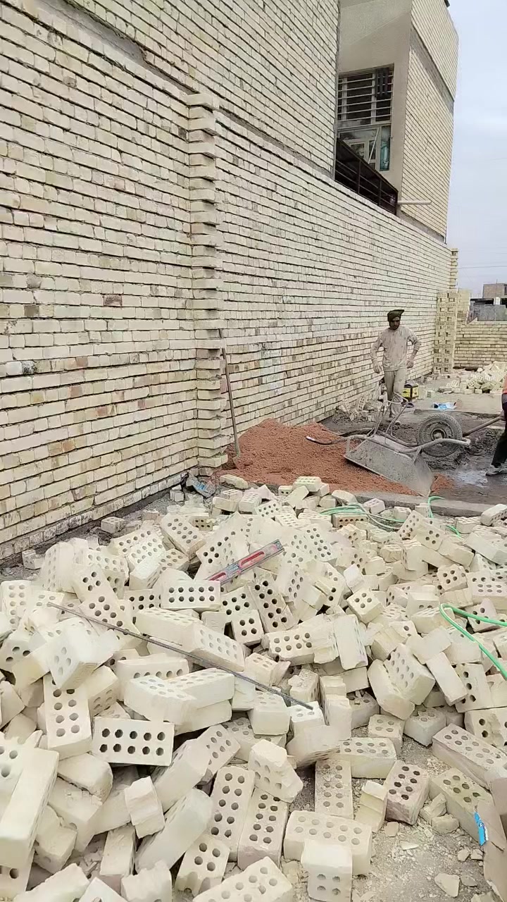 السلام عليكم عروض اليوم للبناء هيكل المتر ب١٨٠ الف.. تسليم مفتاح ب ٣٧٥ الف. المواصفات للعمل

1_ فحص التربه من ناحيه الرطوبه 

2_ قشط الأرض وحدلها ع شكل مراحل

3_ فرش السبيس وحدله على شكل مراحل

4_ رش ماده الكلورودين للابتعاد عن الحشرات

5_ تأسيس مجاري املي شريف المصري

6_ صب رفت 40.سم.

7_ مواد الرفت سمنت مقاوم ورمل وحصو مكسر

8_ بناء الهيكل بل طابوق الجمهوري

9_ تسليح السقف بشيش عراقي

10_ صب السقف.. 20..سم

11_ بناء الستاره. 15.ساف + البيتونه

12_ فرش السطح بماده الفلانكوت والزفت

13_ تطبيك السطح شتايكر

14_تاسيس البيت سيمس سعودي او أردني

15_ تأسيس ماء كوي عاليه الجوده

16_ لبخ داخل البيت ب3. مراحل سمنت +جص+بورك

17_ لبخ الخارج بماده الأسمنت

18_ لبخ الواجها وتطعيم 

19_ أبواب داخليه خشب عراقي او تركي

20_ أبواب الصحيات المنيوم او pvc

21_ محجر المنيوم او جام او حديد

22_ بايه مرايه الدرج مرمر إيراني

23_ سيراميك الجدران هندي او إيراني

24_ تطبيك الارضيه بورسلين شركه ايفا

25_ نقوش بوكس الجبس بورد للاستقبال ففقط

26_ الجام ابيض او مشجر او عادي..

27_ سبورت لايت كول البيت

28 _ تأسيس بواري للسبالت والتقطير

29_ المواد بجوده عاليه ➡️➡️

لا نعمل بلقسط..... نتمنا لكم ما تتمنون

رقم الهاتف بي.. واتساب. ***********

صور ملتقطه من منزل قيد الانشاء في منطقه الثعالبه تكدر تزور الموقع..
