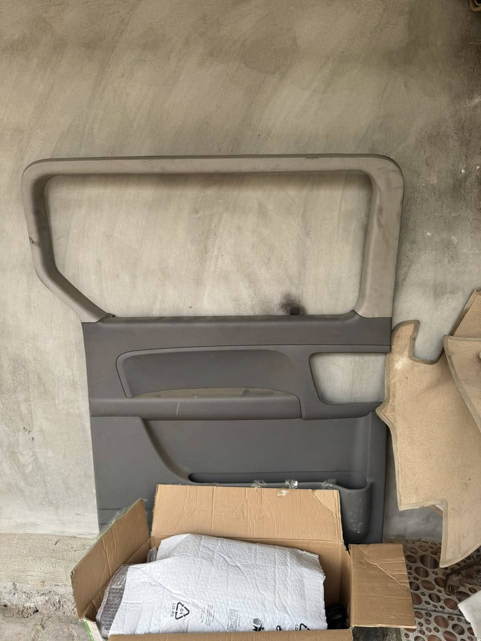 السلام عليكم من رخصه الادمن  باب سلايت رصاصي وبطانه جام مفتوح للبيع سعرهن 150قفل للاستفسار ***********
