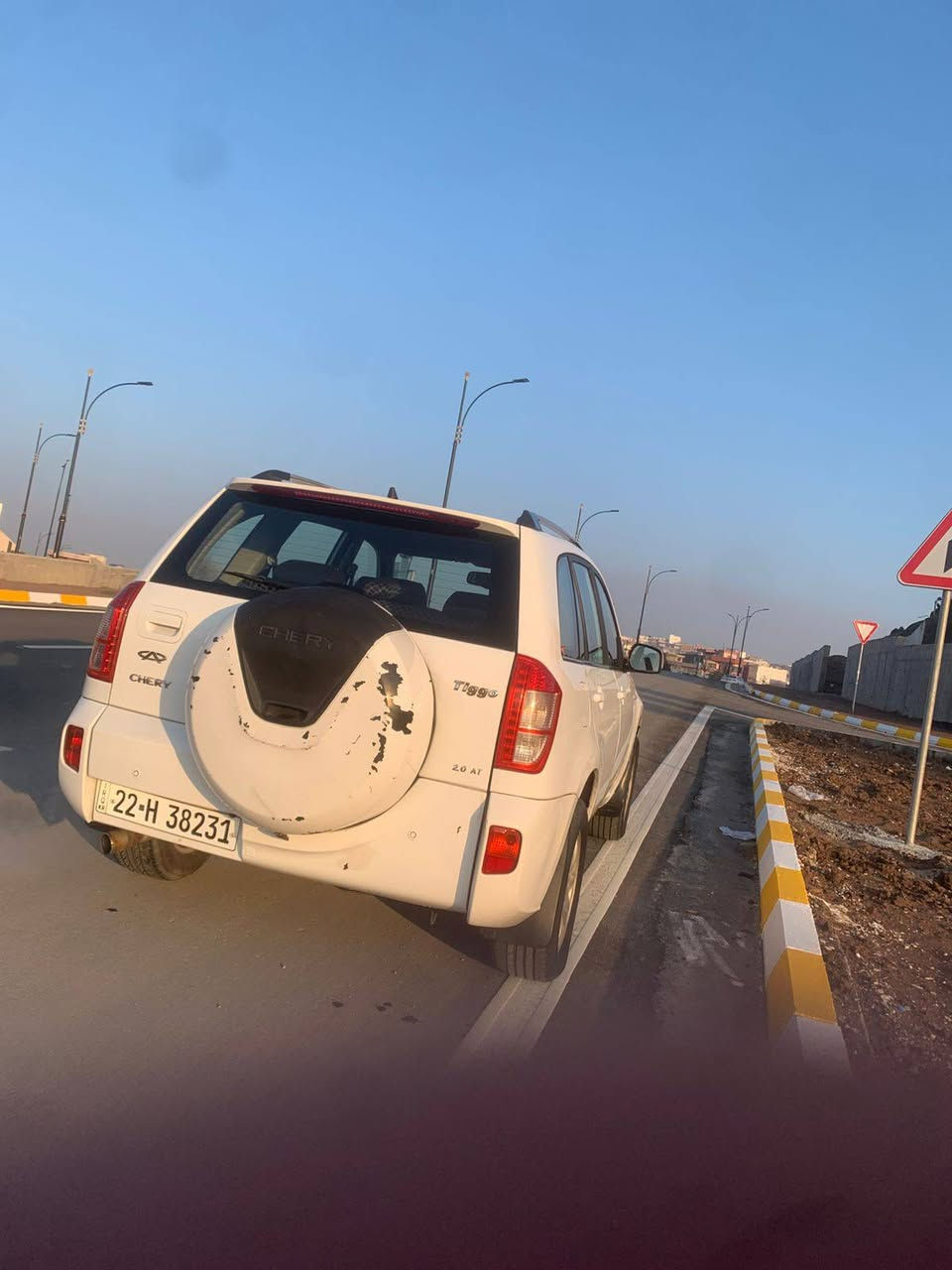 سلام عليكم عندي شيري تيكو موديل 2014رقم أربيل بسمي السياره بيها بس جاملغ أمامي مبدل ماشيه فوك 100 ألف السياره جديده سونارها موجود بل منشور مكاني السليمانية السعر 70 وبيها مجال قليل *********** رياس
