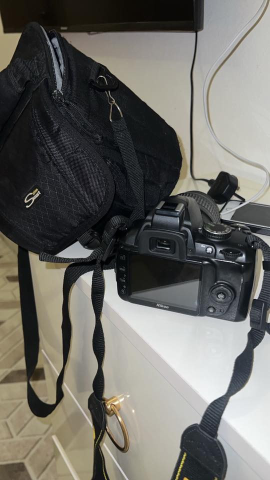 كاميرا جديدة  ماركةNikon مع جهاز يعمل الصور كرت سعرهون 225ومجال اتصال علا هاذ الرقم ***********
