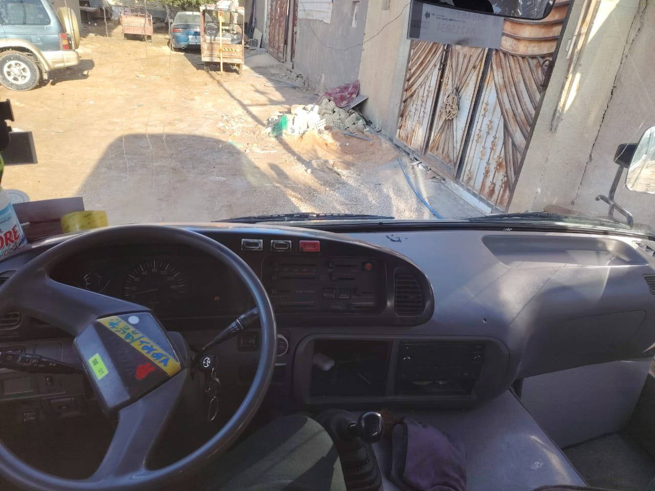 السلام عليكم كوستر لبيع ألفين وسبعه السياره حلوه وجاهزه للعمل مكينه وكير واكسن حلوات بيها صبغ قليل تايرات جدد السعر ٢١٠ وبيها مجال قليل المكان كربلاء الرقم *********** الرقم ***********
