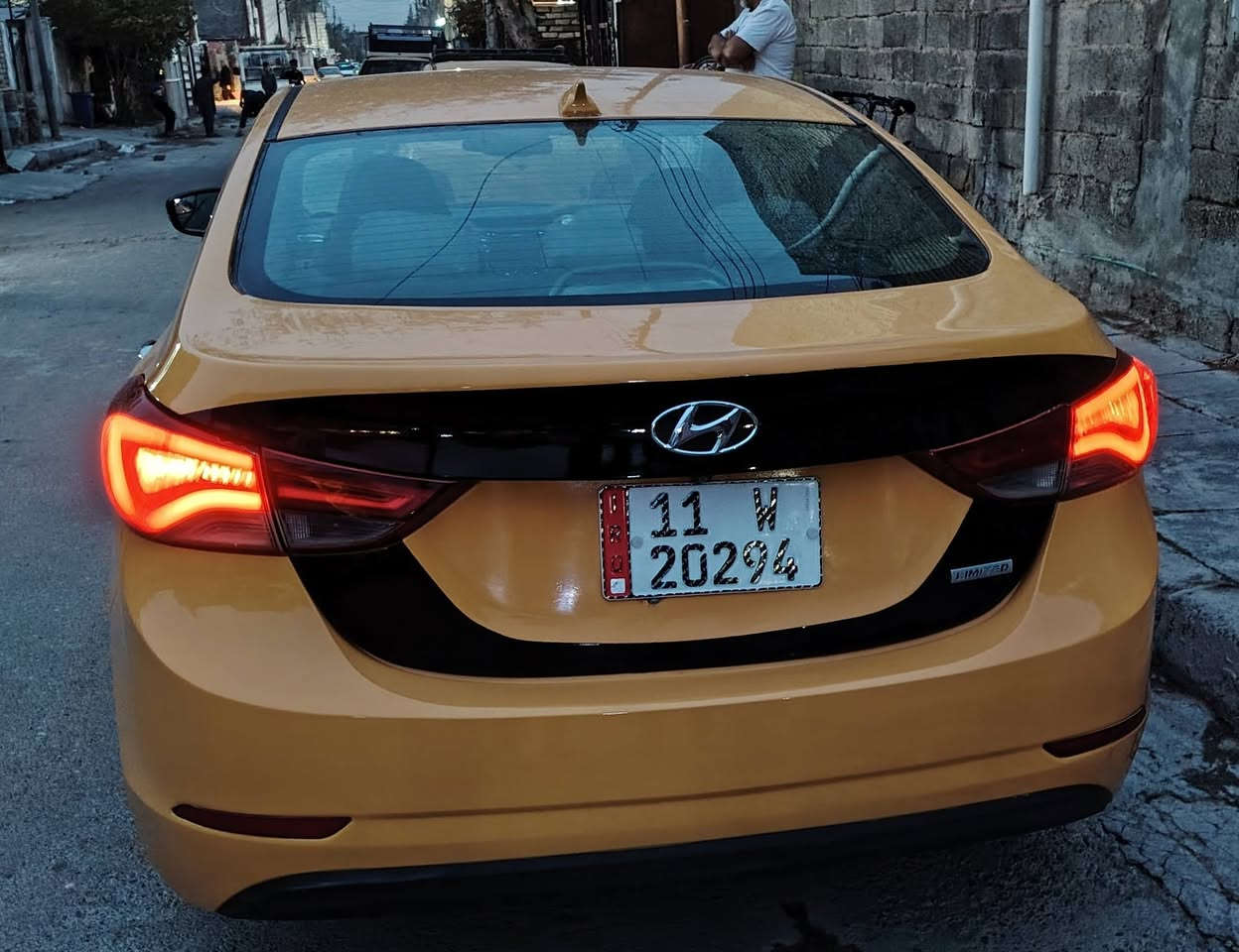 السلام وعليكم  النترا 2014 فول مواصفات 1/1لمتد وارد امريكي حادثها قبق جنطه ومصلحه نفسها ليبل واحد بدون دواخل بدون معجون كفاله السعر 105وبيه مجال بصيط مكاني بغداد البياع قرب تقاطع درويش الاستفسارعل رقم لهاتف***********
