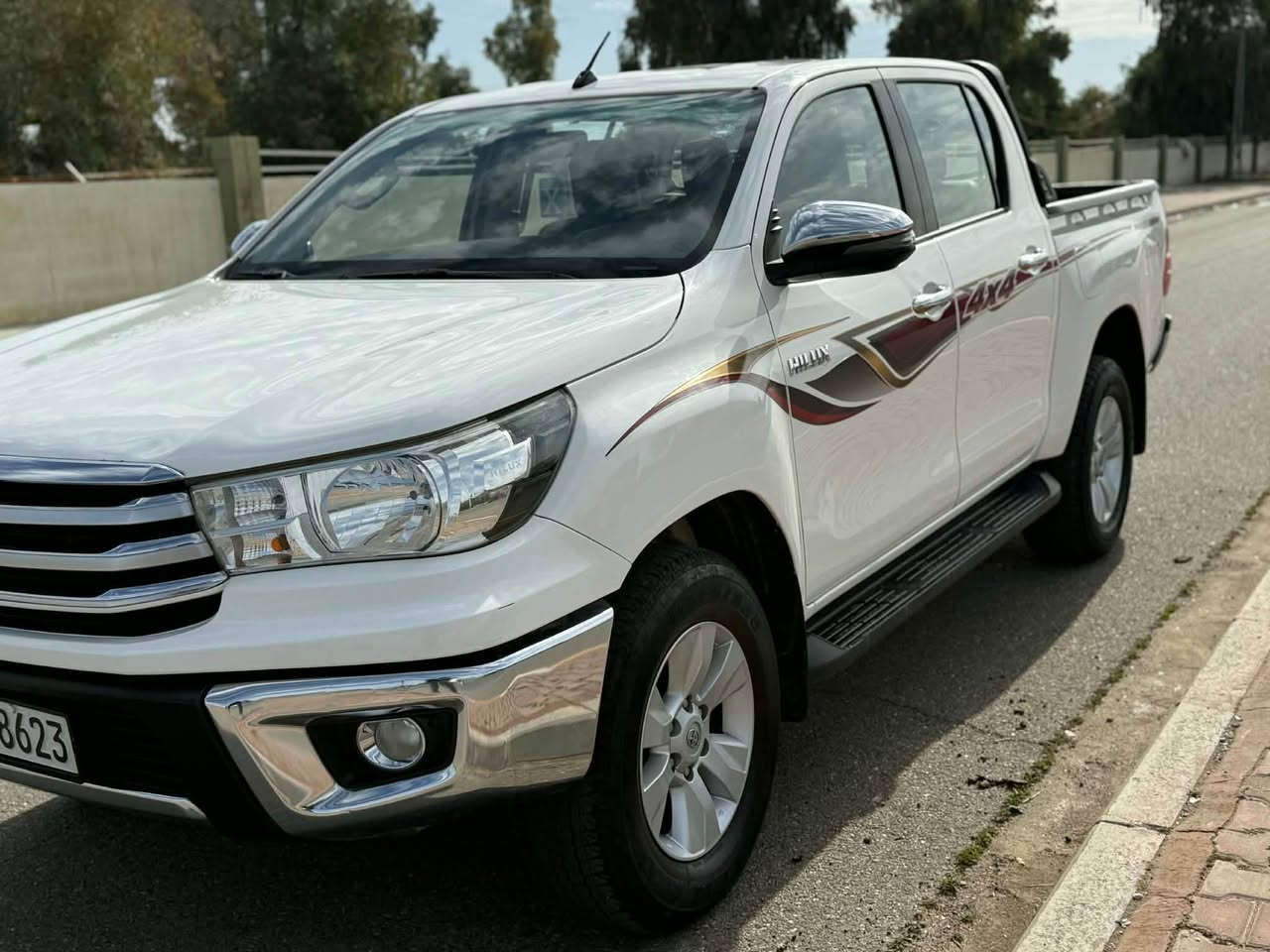 سلام عليكم تويوتا موديل 2018
سيار بدون صبغ  كير اوتماتيك 
رقم سنويه كل جديد 
كير محرك شرط ما مفتوح 
لاصرف لا بخار لا صوت 
تايرات صدر كهرباي كل جديد 
تحويل غرامه شرط مكان كركوك 
سعره 280بي مجال شوي 
*********** كركوك, العراق
