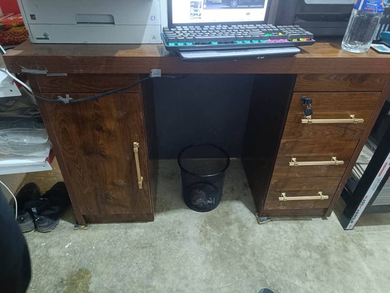 ميز مكتبي حيل نظيف بي جكامج وكومدينة تنقفل السعر 115


**إذا كنت صاحب هذا الإعلان وتريد حذفه لأي سبب، رجاءا أرسل رسالة إلى الدعم الفني**