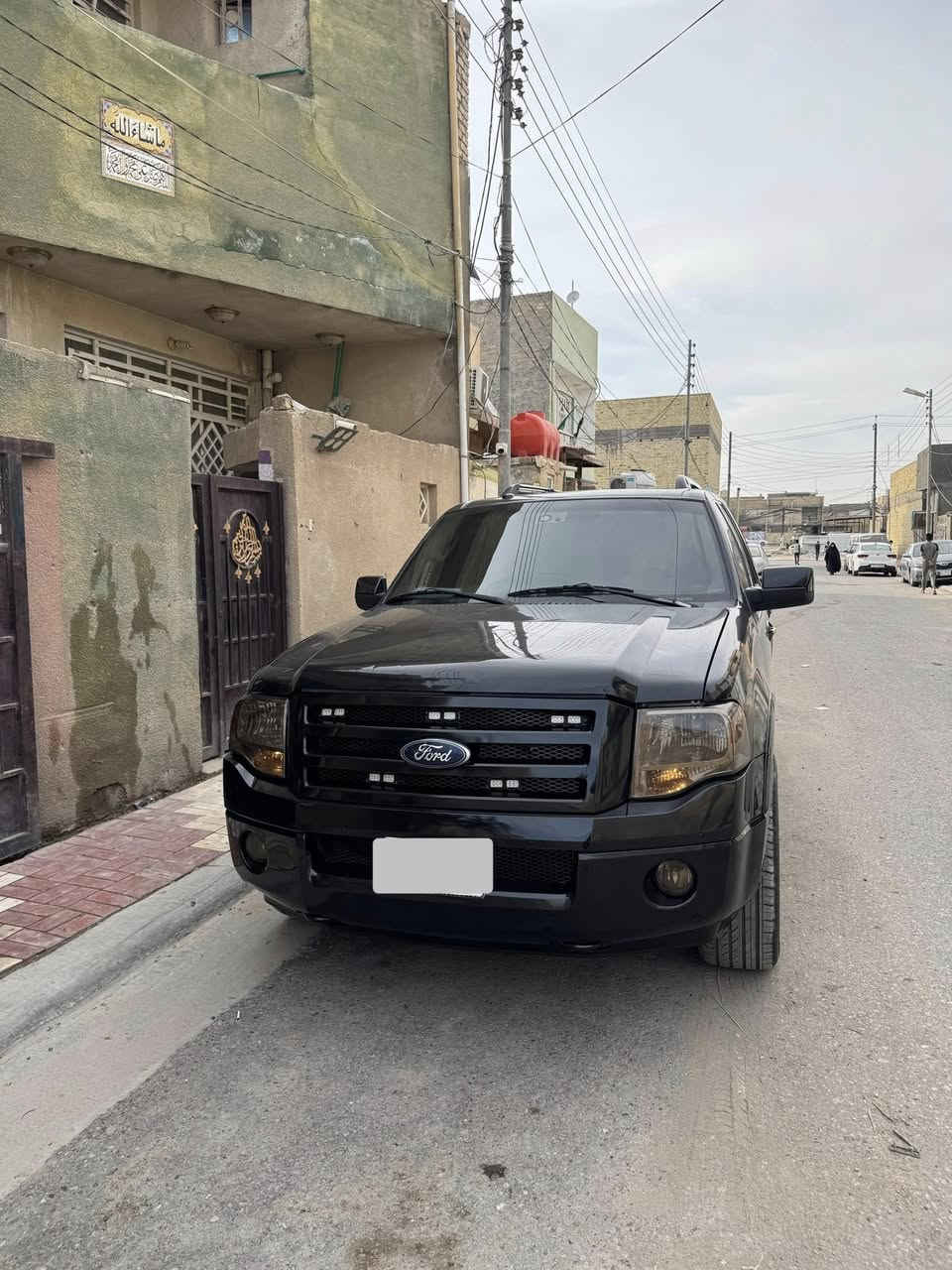 فورد اكسبديشن 2012 خليجي وكالة نيفا مكفولة بلشرط سونار موجود جاملغ الراكب بارد فقط رقم بغداد الانكليزي بسمي
مواصفات 
🔴 جنطة كهرباء
🔴 دواسات بنزين وبريك متحركة كهرباء
🔴 3شاشات
🔴 فتحة 
🔴 كامرة
🔴حساسات امامية
🔴حساسات خلفية
🔴اشاير بلمري 
🔴كشنات جلد 
🔴 كشنات كهرباء ووضعيات
🔴 كشن ترحيب
🔴تحكم ستيرن 
🔴 سستم صوت دمام بلادي
🔴 تبريد مركزي 3قطع
السيارة مغلف ضفيرتها ومسويلها ادامة كاملة بلكات نوزلات مجاول
🔴مكينة v8 5.4(بيها صوت بلمكينه )
السعر 130 قفل 
واني ماخذها ب170
مكاني كربلاء 
***********
***********
