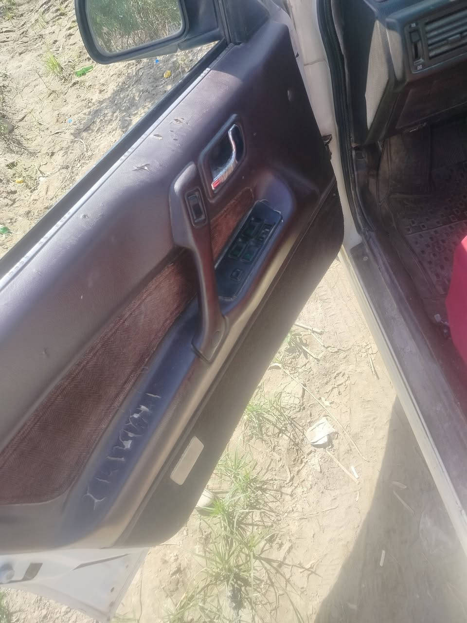 ميسبوشي كلنت 91 نضيفه كير اوتوماتيك محرك جديد بدون خياس رقم صلاح الدين دولي.صاحبها الشرعي بل ديوم  سنتر لوك ريموت    السعر 35بيها مجال بصيط مراوس يرهم. ب ادوات مكاني تكريت الديوم  رقم ***********
