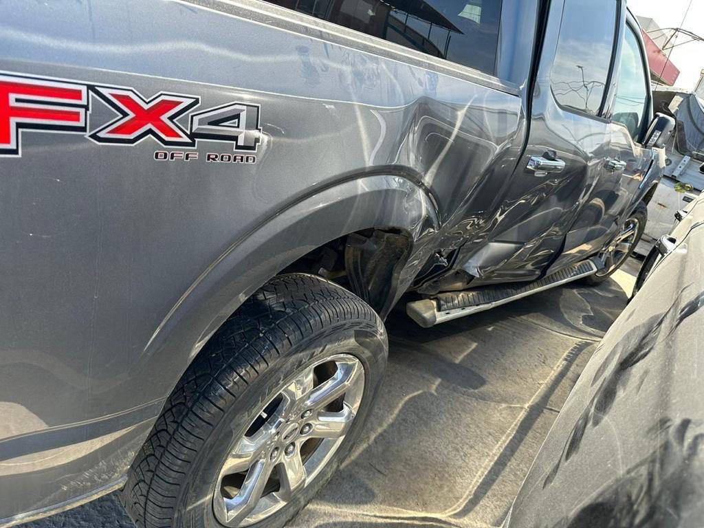 السلام عليكم فورد xlt موديل 22
رادار امامي كامره خلفي اوتو ستوب خلفي 

ترحيب ذكي 

كير تعليك 10 نمر 

كشنات تدفئه 

مكينه 5000 8 سلندر طبيعي

دفع رباعي 7 وضعيات قياده دبل اكسل 

ماشيه 85 الف ميل

السعر 275

‭٠٧٧٧ ٠٠٣ ٠٨٠٠‬
