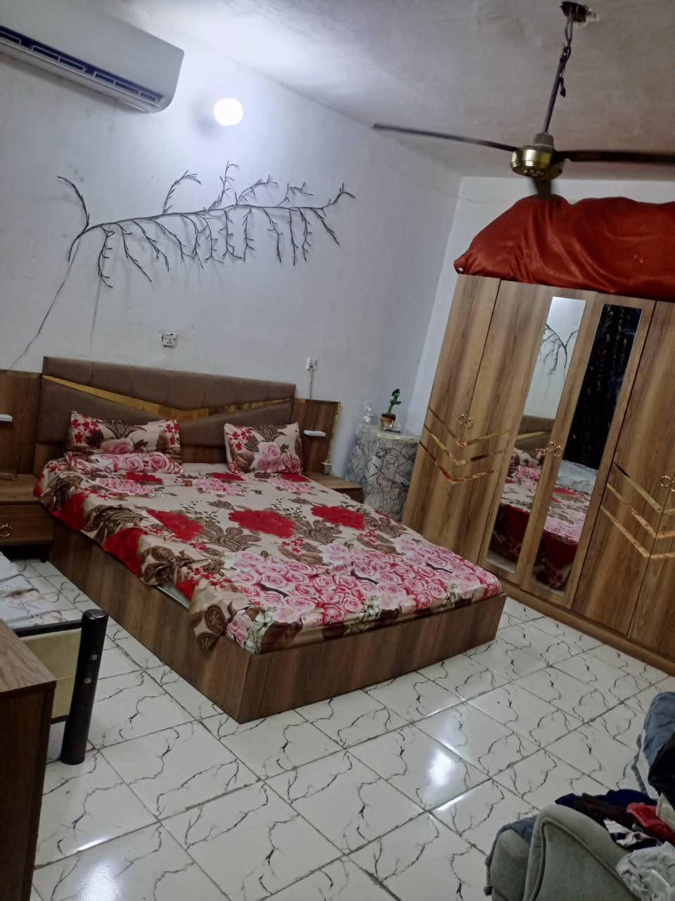 السلام عليكم 
بيت للبيع زراعي سند 25وكاله ام الصوره
بغداد الزعفرانية شارع الكهرباء قرب سكله ابو سعد المساحه 100متر والواجهيه 5والنزال 20يحتوي ع طرمه وصاله ومطبخ وحمام ومنور وغرفه نوم والطابق الثاني غرفه نوم فقط للاستفسار ***********ابو محمد

