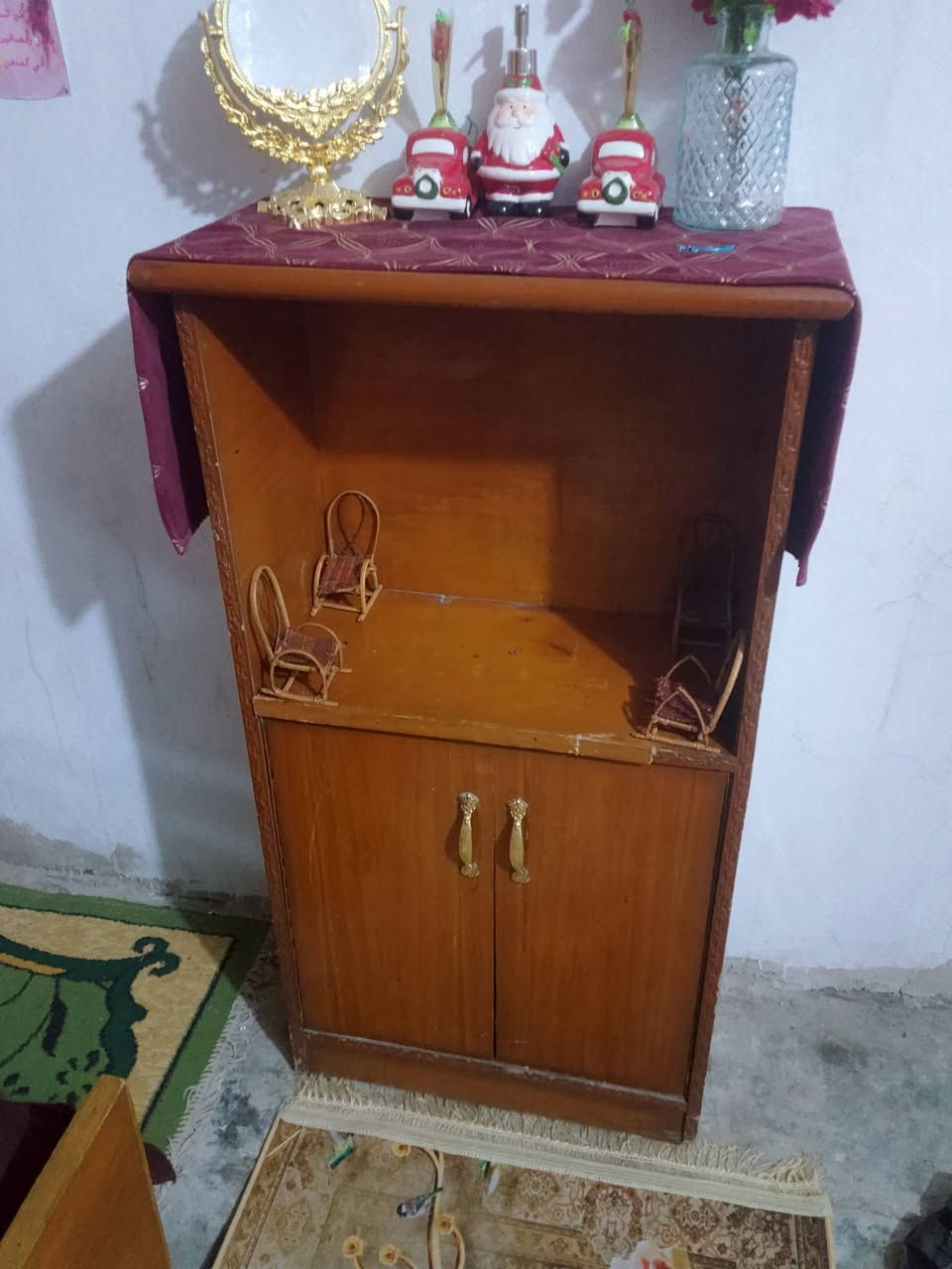 غرفه اخشاب للبيع منطقه الرشاد 450 بها مجال***********
