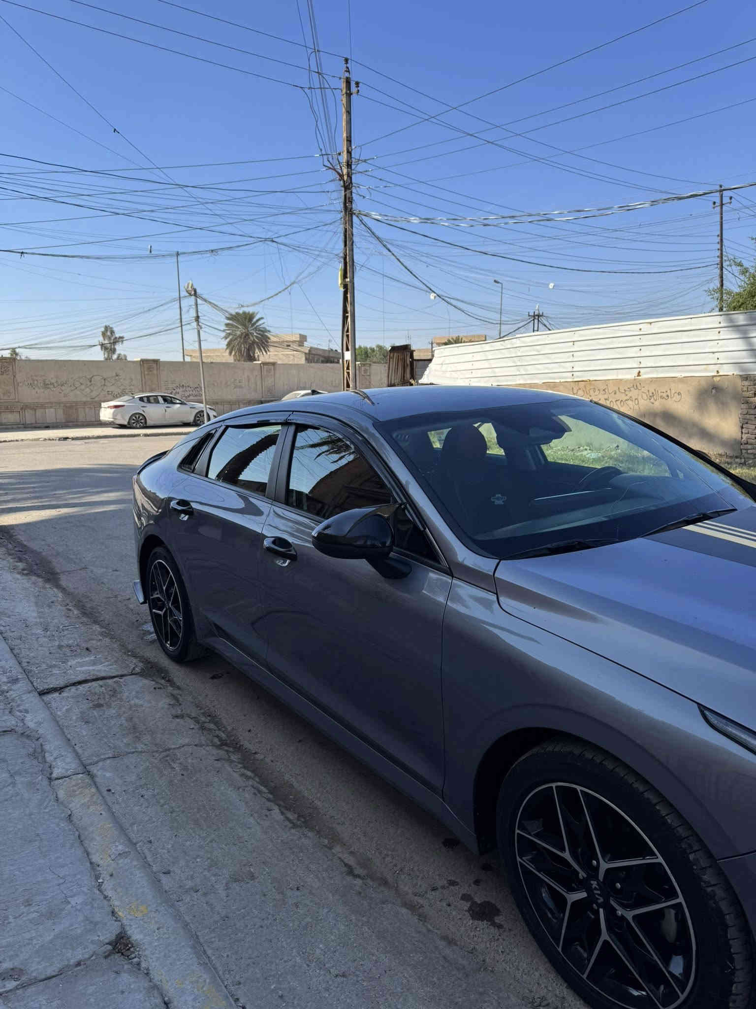 كي 5 موديل 2021 وارد أمريكي حادثها بنيد فقط بدون دواخل وبيها بالعراق جاملغ خلفي صبغ أثر شخوط فقط فول مواصفات من عدا البانوراما ماشيه 80 الف جاهزه للأخير محرك 1600 تيربو هزه سنويه ورقم جديد شرط التحويل السعر 163 بيها مجال *********** بغداد العامرية شارع العمل الشعبي
